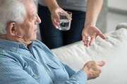 افراد مسن چقدر دارو مصرف کنند؟